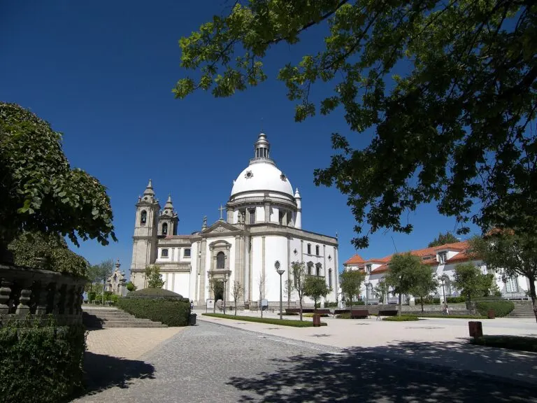 Terreiro e basílica do Santuário do Sameiro