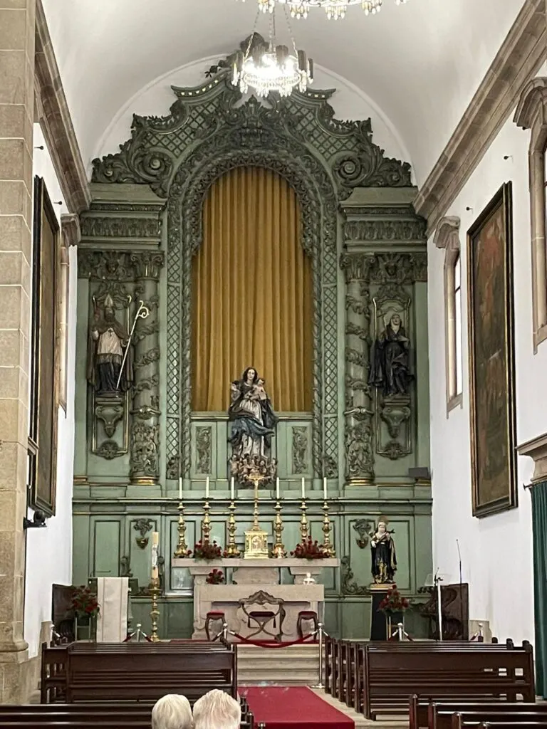 Retábulo do altar-mor do Santuário de Santa Rita, em Ermesinde